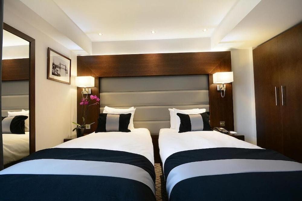 Park Grand London Lancaster Gate Hotel Buitenkant foto A room at the hotel