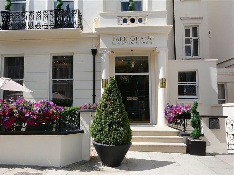 Park Grand London Lancaster Gate Hotel Buitenkant foto The exterior of the Ralph Lauren store in London