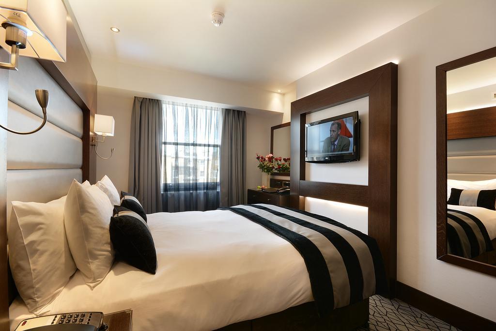 Park Grand London Lancaster Gate Hotel Buitenkant foto A bedroom at the hotel