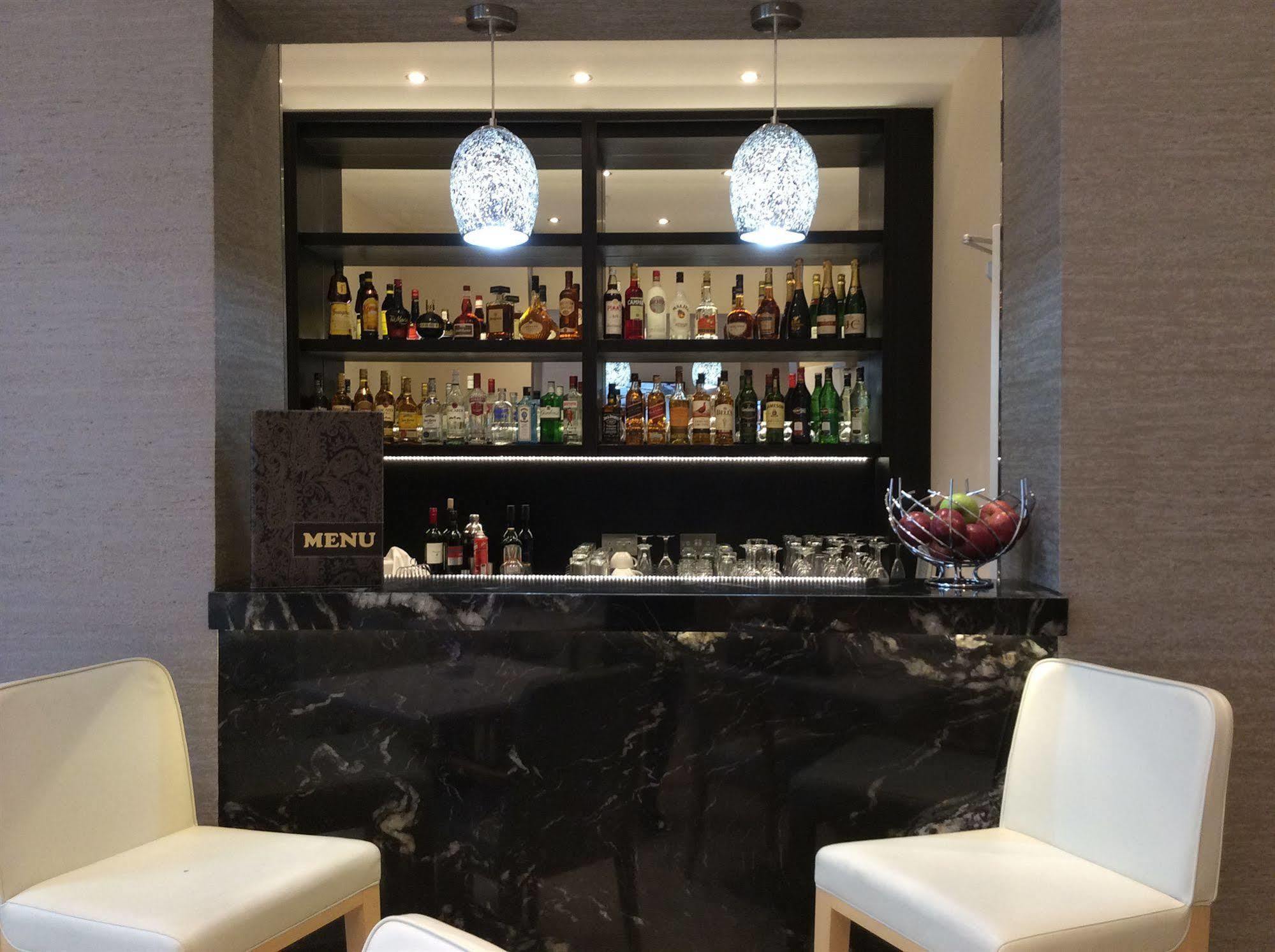 Park Grand London Lancaster Gate Hotel Buitenkant foto The bar at the 2012 London Olympics